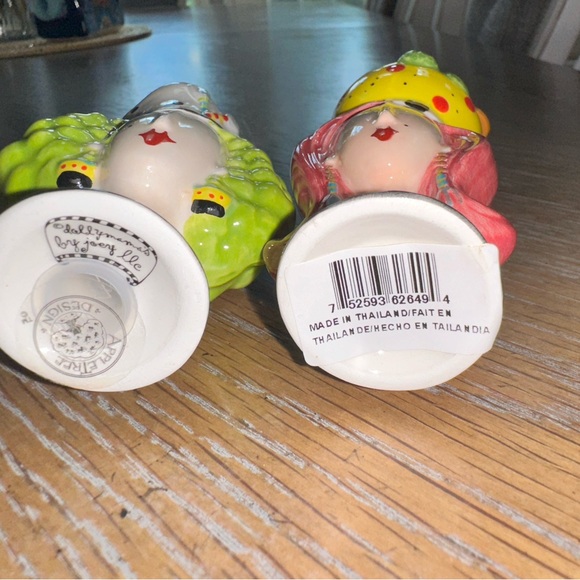 Dollymama Kitchen ladies salt & pepper shakers - Picture 8 of 9